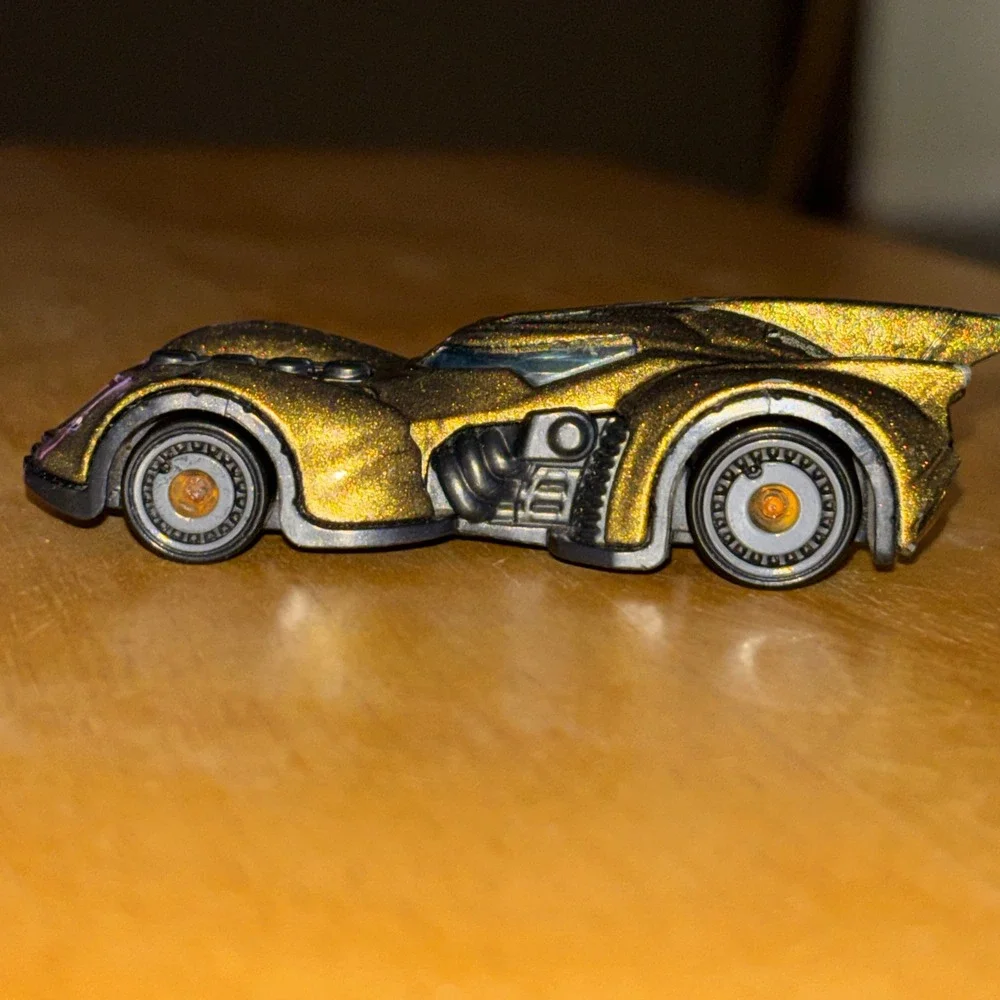 Hot Wheels Batman Batmobile Gold‎ Flake Metallic Die-Cast Car CFK22 Mattel 1:64